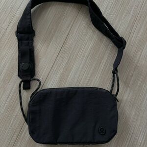 Lululemon crossbody Fanny pack